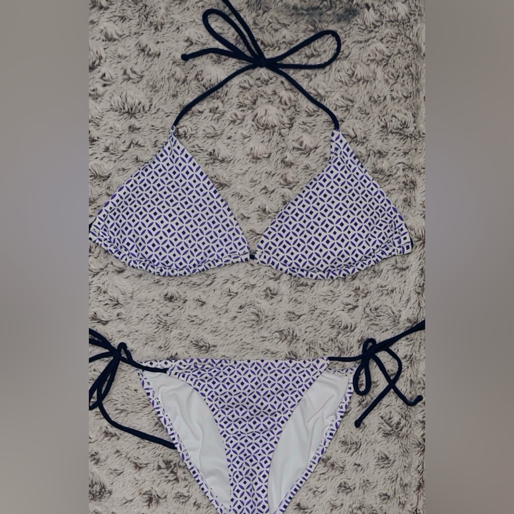 Selling this item because I’m just doing a closet clean out